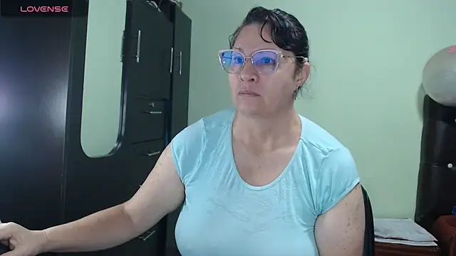 Snapshot of hairyglad69 chatting on 02.19.25 hairyglad69 online show from 02.19.25