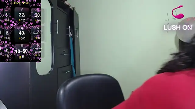 Snapshot of hairyglad69 chatting on 10.06.25 hairyglad69 online show from 10.06.25