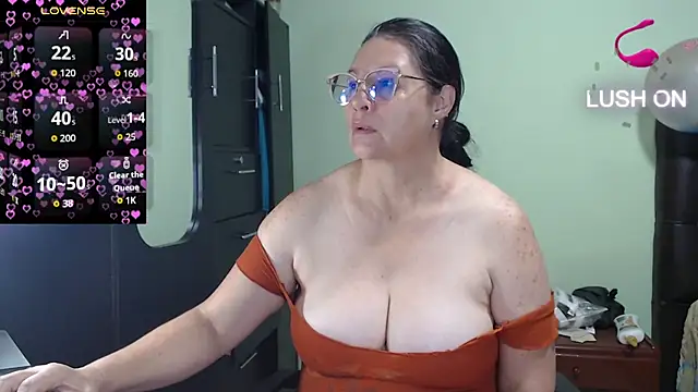 Snapshot of hairyglad69 chatting on 10.24.25 hairyglad69 online show from 10.24.25