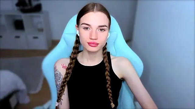 StellaLawless online show from 10.03.25