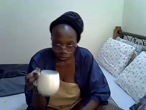 Sweet Bear online show from 10.21.25