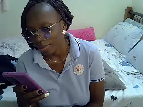 Snapshot of Sweet_Bear chatting on 11.12.25 Sweet Bear online show from 11.12.25