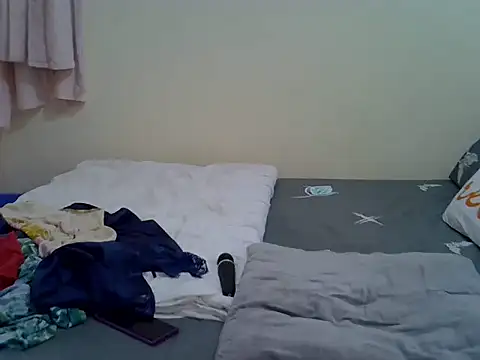 Snapshot of Sweet_Bear chatting on 12.17.25 Sweet Bear online show from 12.17.25