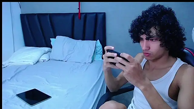 Tayronx33 online show from 11.02.25