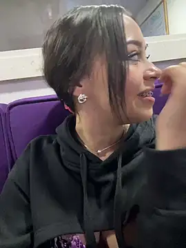 Snapshot of abbymnd chatting on 12.19.24 abbymnd online show from 12.19.24