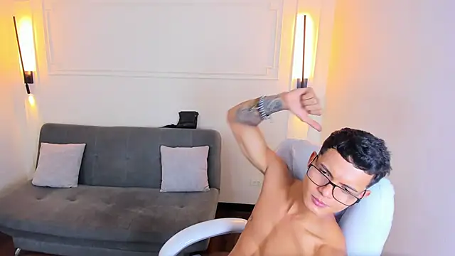 Paradise boy s online show from 01.06.26