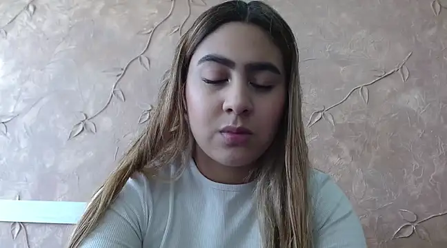 Miabonnett  online show from 02.21.25