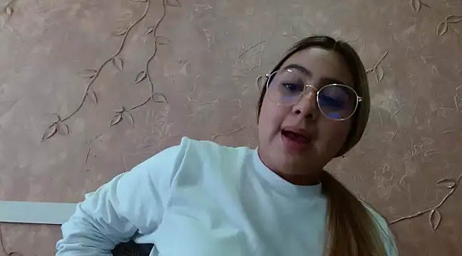 Miabonnett  online show from 02.25.25