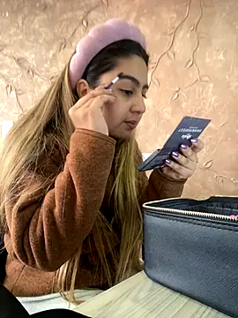 Miabonnett  online show from 09.17.25