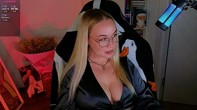 Snapshot of Emili1- chatting on 09.22.25 Emili1- online show from 09.22.25