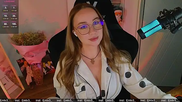 Snapshot of Emili1- chatting on 12.01.25 Emili1- online show from 12.01.25