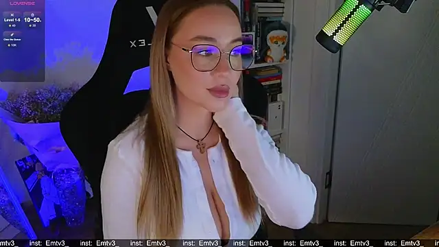 Snapshot of Emili1- chatting on 12.02.25 Emili1- online show from 12.02.25