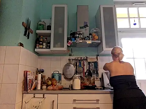 FrauleinSchmitt online show from 10.06.25