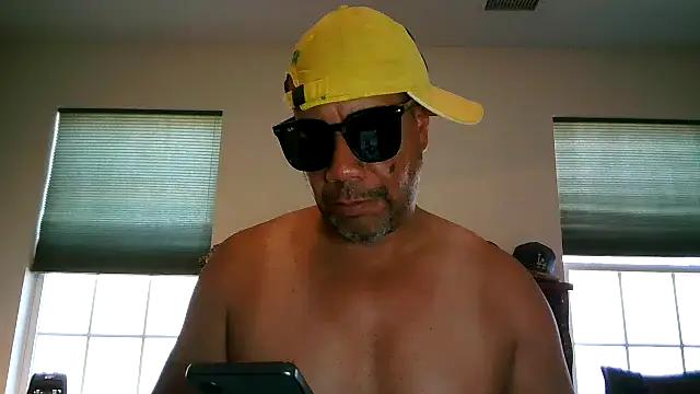 Snapshot of pimpdaddy4ever chatting on 05.12.26 pimpdaddy4ever online show from 05.12.26