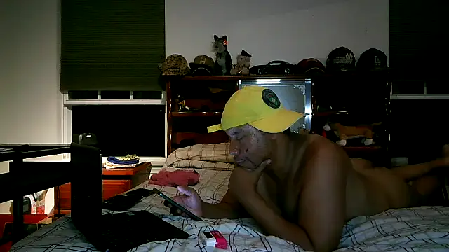 Snapshot of pimpdaddy4ever chatting on 06.08.26 pimpdaddy4ever online show from 06.08.26
