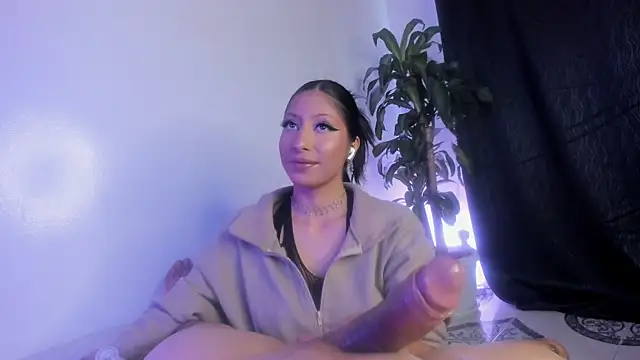 Snapshot of IssaandNeron_sex chatting on 11.27.25 IssaandNeron sex online show from 11.27.25