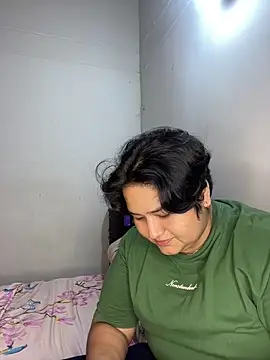 Snapshot of little-Emma chatting on 01.07.25 little-Emma online show from 01.07.25