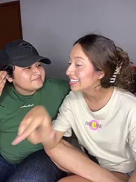 Snapshot of little-Emma chatting on 01.07.25 little-Emma online show from 01.07.25