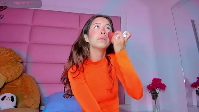 Snapshot of little-Emma chatting on 01.12.25 little-Emma online show from 01.12.25