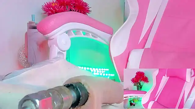 Snapshot of little-Emma chatting on 01.25.25 little-Emma online show from 01.25.25