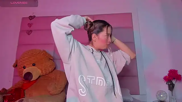 Snapshot of little-Emma chatting on 01.27.25 little-Emma online show from 01.27.25