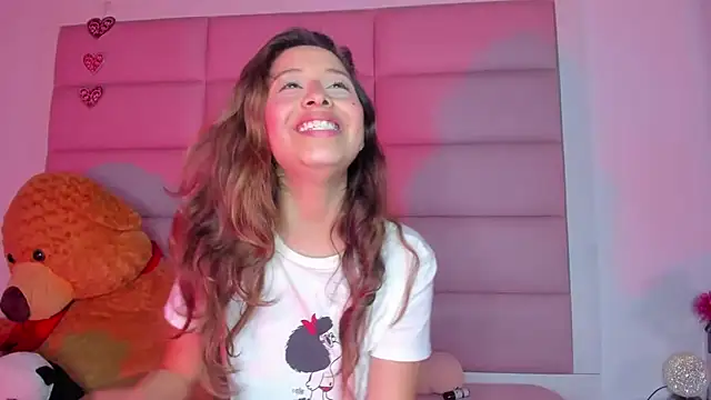 Snapshot of little-Emma chatting on 01.31.25 little-Emma online show from 01.31.25