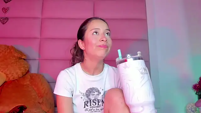 Snapshot of little-Emma chatting on 02.10.25 little-Emma online show from 02.10.25