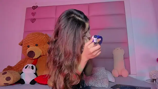 Snapshot of little-Emma chatting on 02.13.25 little-Emma online show from 02.13.25