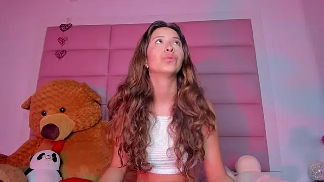 Snapshot of little-Emma chatting on 02.13.25 little-Emma online show from 02.13.25