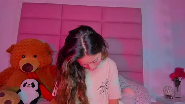 Snapshot of little-Emma chatting on 02.19.25 little-Emma online show from 02.19.25