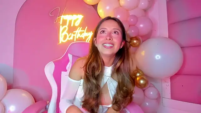 Snapshot of little-Emma chatting on 02.22.25 little-Emma online show from 02.22.25