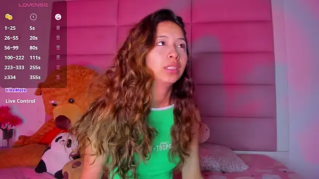 Snapshot of little-Emma chatting on 03.05.25 little-Emma online show from 03.05.25