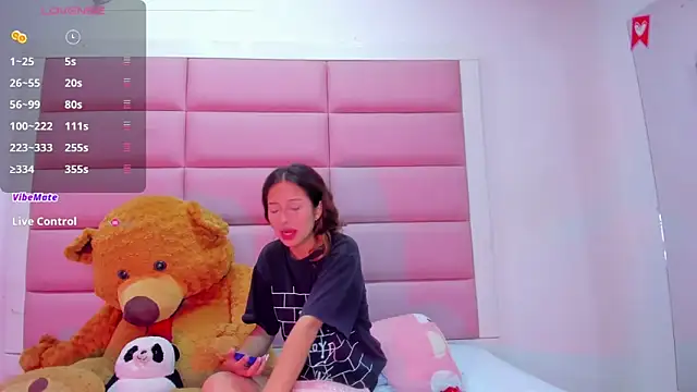 Snapshot of little-Emma chatting on 03.13.25 little-Emma online show from 03.13.25