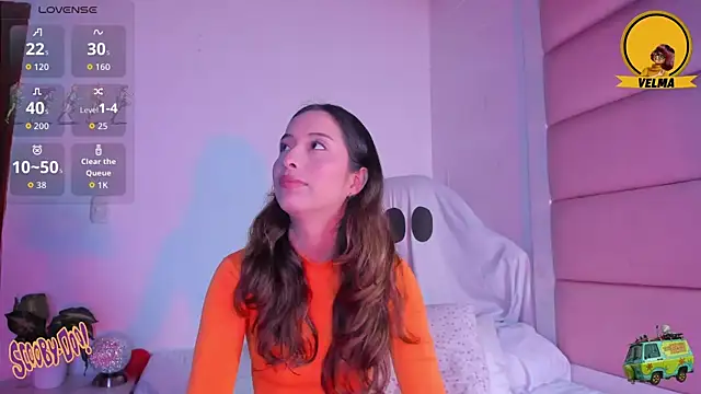 Snapshot of little-Emma chatting on 10.06.25 little-Emma online show from 10.06.25