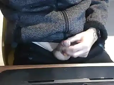 Snapshot of Adri_gard chatting on 12.14.24 Adri gard online show from 12.14.24