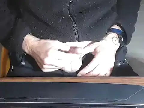 Snapshot of Adri_gard chatting on 12.18.24 Adri gard online show from 12.18.24