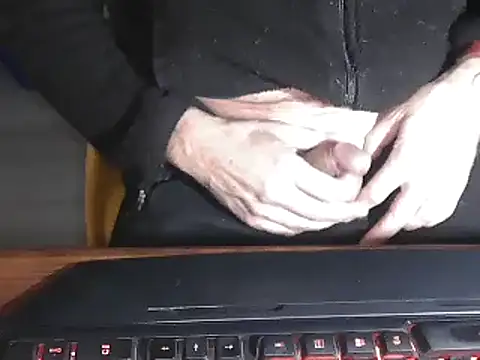 Snapshot of Adri_gard chatting on 01.04.25 Adri gard online show from 01.04.25