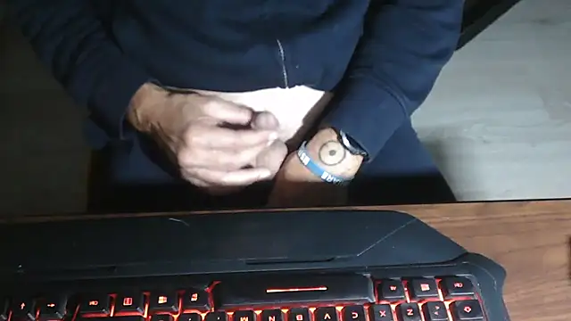 Snapshot of Adri_gard chatting on 10.04.25 Adri gard online show from 10.04.25