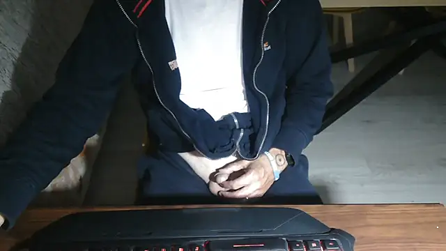 Snapshot of Adri_gard chatting on 10.12.25 Adri gard online show from 10.12.25