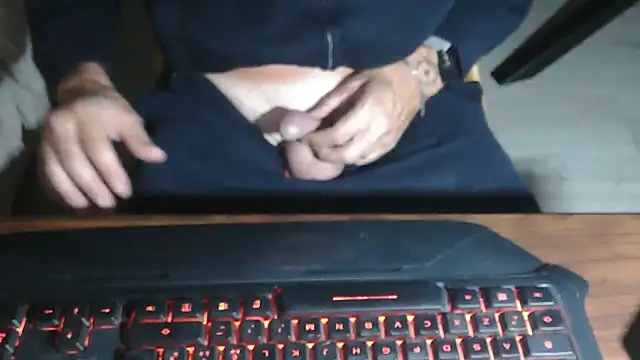 Snapshot of Adri_gard chatting on 10.18.25 Adri gard online show from 10.18.25