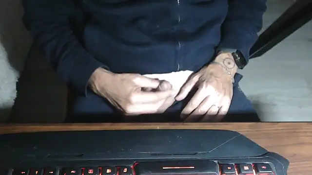 Snapshot of Adri_gard chatting on 10.20.25 Adri gard online show from 10.20.25