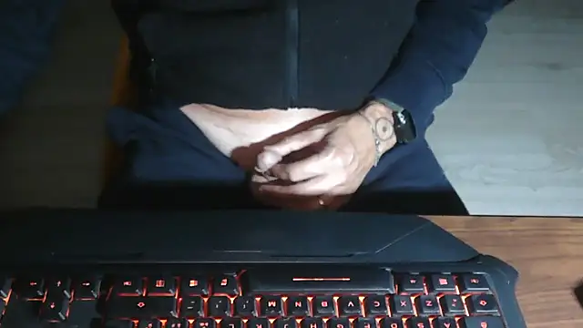 Snapshot of Adri_gard chatting on 10.22.25 Adri gard online show from 10.22.25