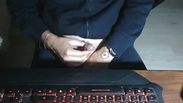 Snapshot of Adri_gard chatting on 10.23.25 Adri gard online show from 10.23.25