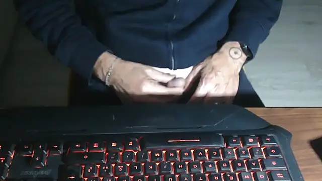 Snapshot of Adri_gard chatting on 10.27.25 Adri gard online show from 10.27.25