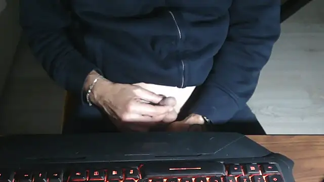 Snapshot of Adri_gard chatting on 10.29.25 Adri gard online show from 10.29.25