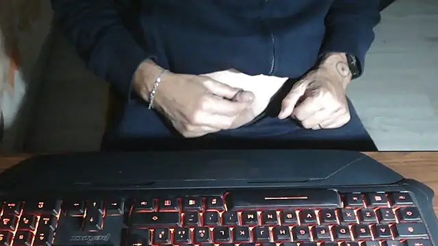 Snapshot of Adri_gard chatting on 10.30.25 Adri gard online show from 10.30.25