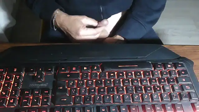 Snapshot of Adri_gard chatting on 10.31.25 Adri gard online show from 10.31.25