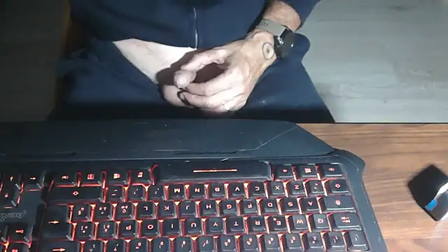 Snapshot of Adri_gard chatting on 11.12.25 Adri gard online show from 11.12.25