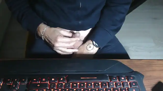 Snapshot of Adri_gard chatting on 11.14.25 Adri gard online show from 11.14.25