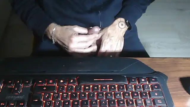 Snapshot of Adri_gard chatting on 11.15.25 Adri gard online show from 11.15.25